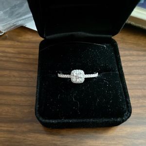 Diamond engagement/cocktail Ring 5/8